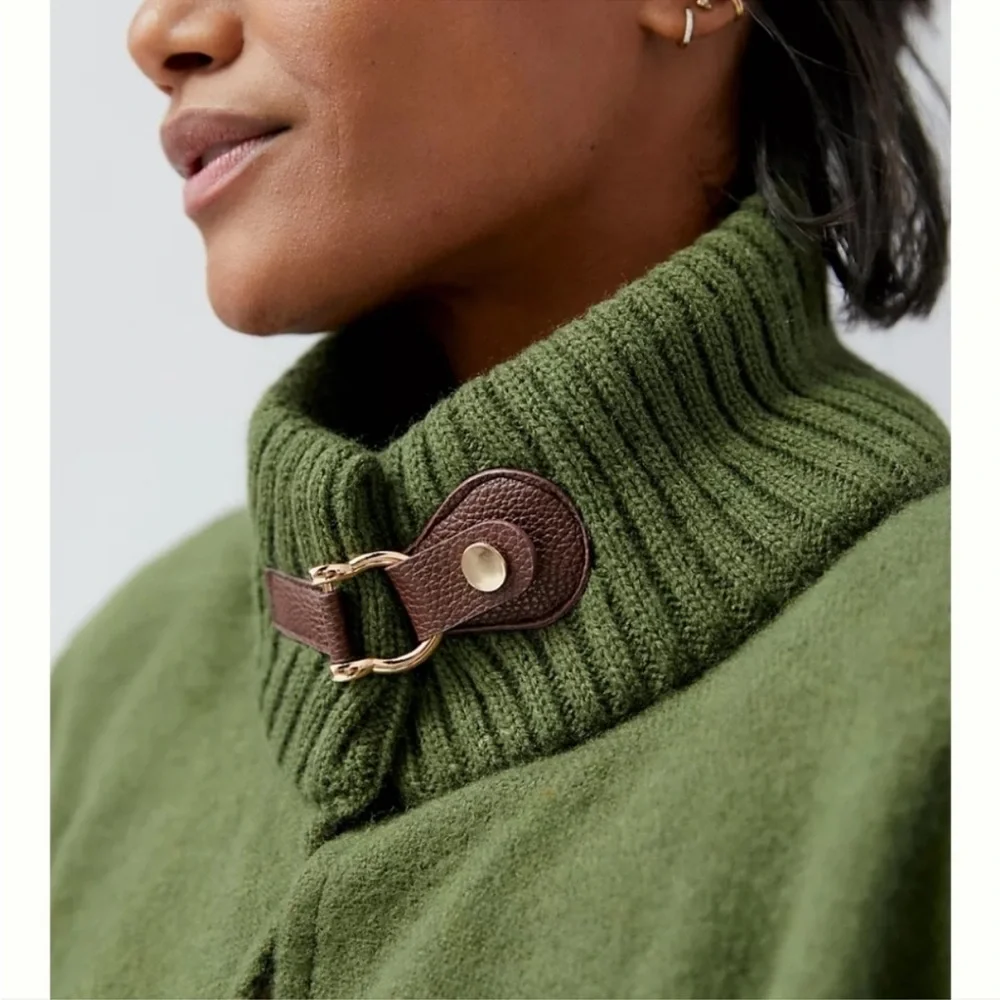 New ANTHROPOLOGIE GREEN SWEATER PONCHO FUNNEL NECK LEATHER TRIM FRINGE CAPE - Picture 3 of 10
